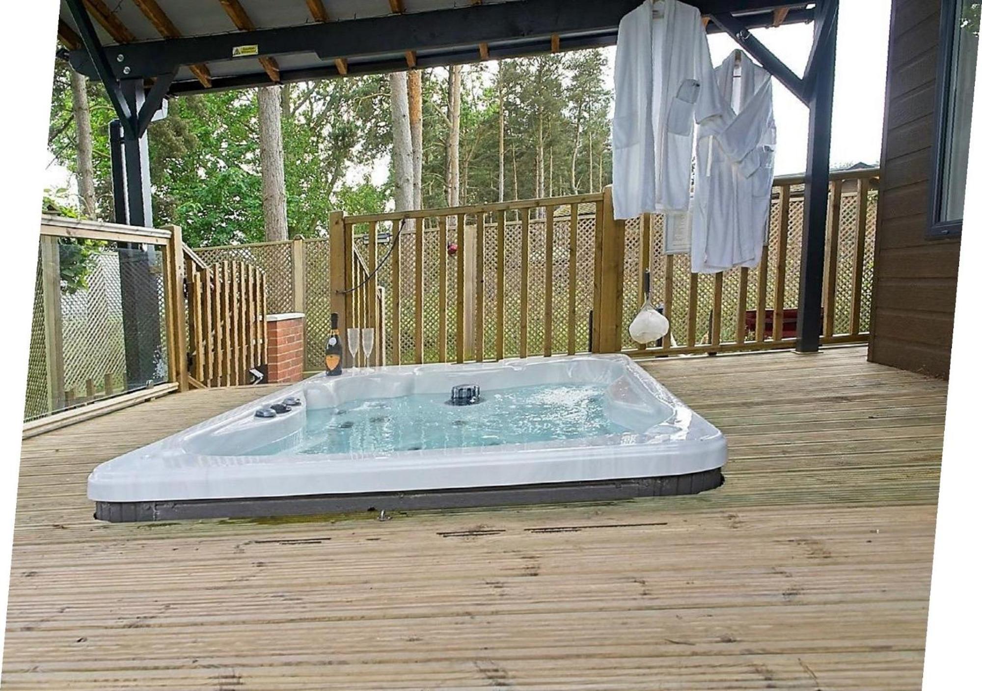 Hollicarrs - Wildflower Lodge York Exterior photo